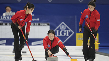 克萊談庫裏 最後攻擊波被其擊潰極為受挫 對手感受糟糕.